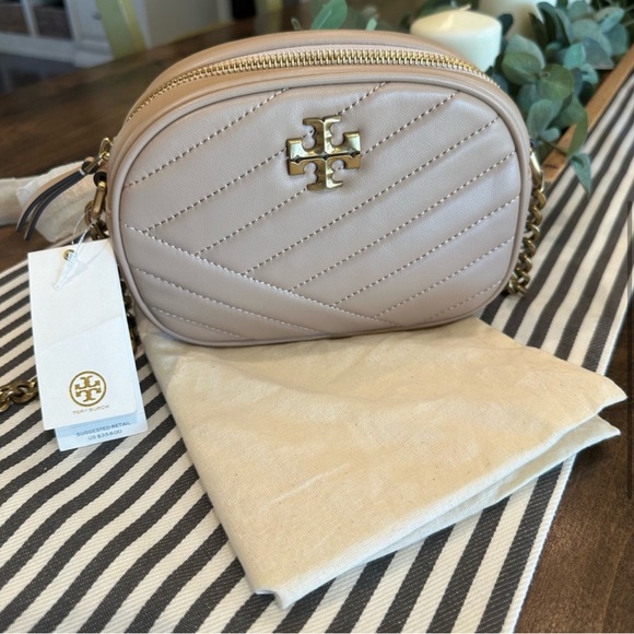 Tory Burch Kira Chevron camera bag Devon sand color gold tone hardware NWT - Picture 3 of 16